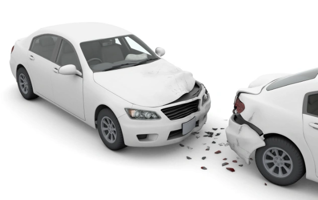 白い車が前の車に追突し、2台の車の前部と後部がへこんでいる交通事故のイラスト